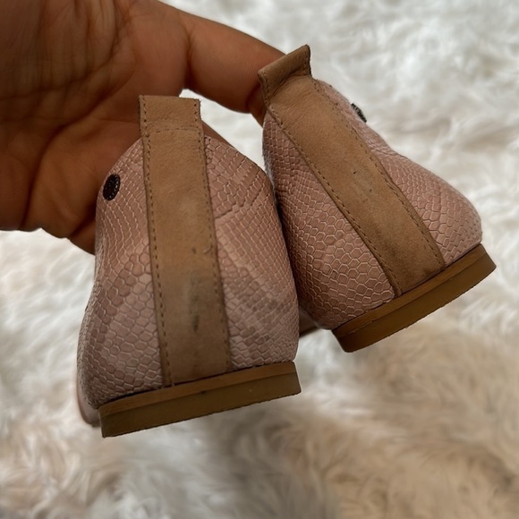 UGG snake skin flats size 8 - Picture 12 of 14